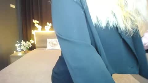 anastacyyellig online show from April 2026 09:01:01 PM