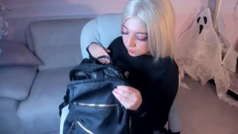 Ana online show from October 2025 08:15:01 PM