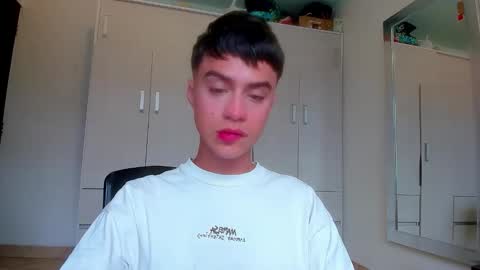 Dani 3  online show from November 2025 09:09:01 PM