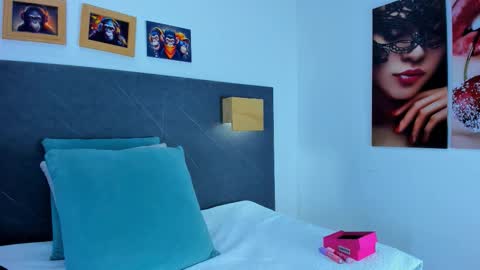 Andrea online show from March 2026 12:34:02 PM