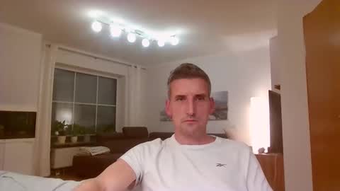 Name online show from November 2025 08:41:01 PM