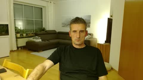 Name online show from November 2025 09:17:01 PM