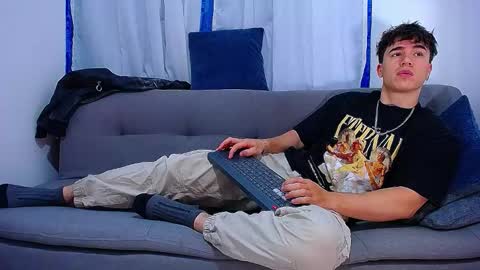 Snapshot of andre_parker chatting on February 2026 12:44:02 AM Andre Parker online show from February 2026 12:44:02 AM