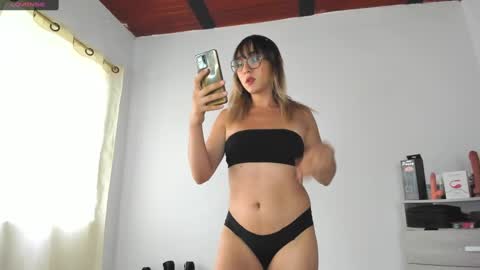 Snapshot of andrea_hillss2 chatting on January 2025 03:51:01 PM ANDREA online show from January 2025 03:51:01 PM