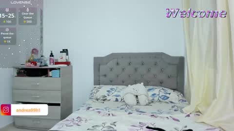 Snapshot of andrea_hillss2 chatting on September 2025 11:40:02 PM ANDREA online show from September 2025 11:40:02 PM