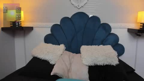 andreahgil online show from February 2026 01:06:01 PM