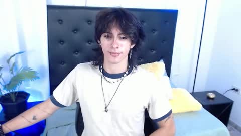 Snapshot of andreey50 chatting on November 2025 01:44:02 PM Andrey online show from November 2025 01:44:02 PM