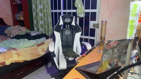 Snapshot of andrelabuda9 chatting on October 2025 07:53:02 AM Andre Labuda online show from October 2025 07:53:02 AM