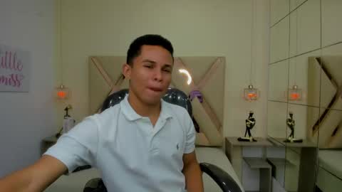 IM ANDRES online show from April 2026 07:22:02 PM