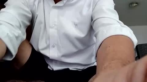 andresfloga online show from May 2026 02:34:01 PM