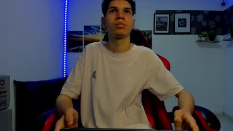 Snapshot of andrew_2811 chatting on October 2025 10:04:02 PM andrew_2811 online show from October 2025 10:04:02 PM