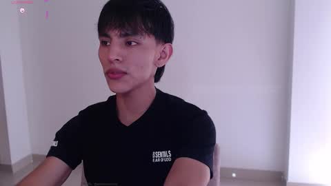 Snapshot of andrew_courtz chatting on December 2025 07:56:02 PM Andrew Courtz online show from December 2025 07:56:02 PM