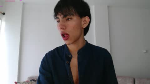 Snapshot of andrew_courtz chatting on December 2025 07:18:01 PM Andrew Courtz online show from December 2025 07:18:01 PM