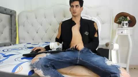 Andrew online show from December 2025 03:12:02 AM