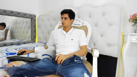 Andrew online show from December 2025 03:11:02 AM