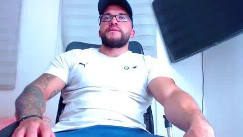 Snapshot of andrew_holden__ chatting on February 2025 11:37:01 PM andrew_holden__ online show from February 2025 11:37:01 PM