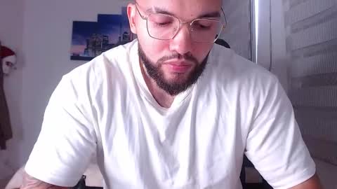 Snapshot of andrew_holden__ chatting on November 2025 09:47:01 PM andrew_holden__ online show from November 2025 09:47:01 PM