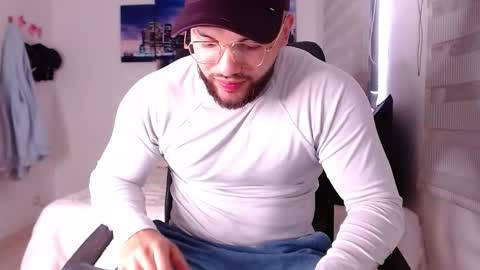 Snapshot of andrew_holden__ chatting on January 2026 10:45:01 PM andrew_holden__ online show from January 2026 10:45:01 PM