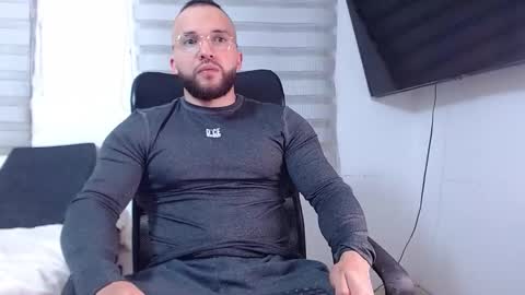 Snapshot of andrew_holden__ chatting on January 2026 02:06:02 AM andrew_holden__ online show from January 2026 02:06:02 AM