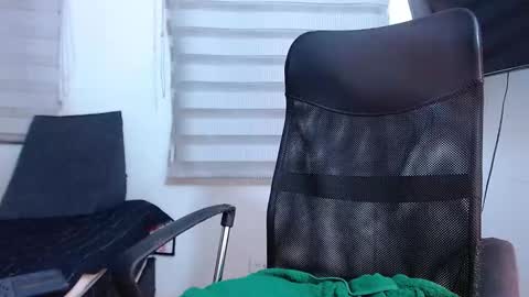 Snapshot of andrew_holden__ chatting on February 2026 02:01:02 AM andrew_holden__ online show from February 2026 02:01:02 AM