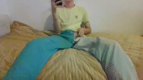 Snapshot of andrew_idk0g chatting on October 2025 06:30:01 PM Andrew online show from October 2025 06:30:01 PM