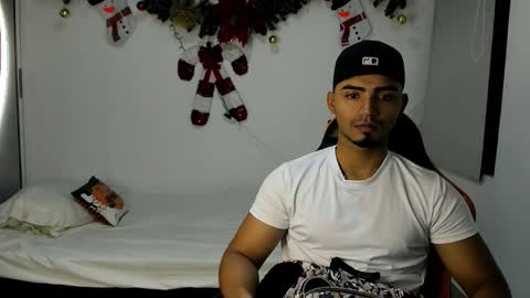 andrew_jonhes1 online show from December 2025 11:48:02 AM