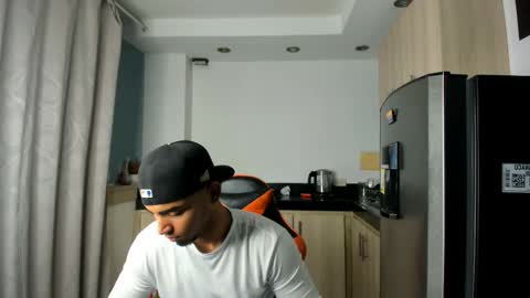 andrew_jonhes1 online show from December 2025 12:22:01 PM