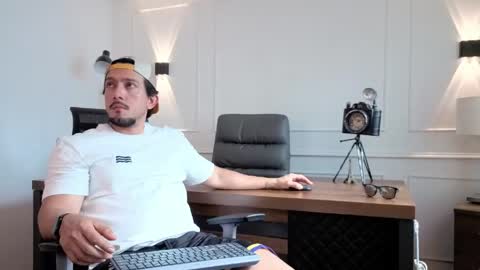 Andrew online show from April 2026 08:10:01 PM