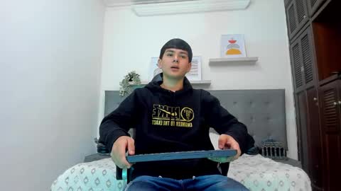 Snapshot of andrew_restrepo chatting on March 2026 03:40:01 PM andrew restrepo online show from March 2026 03:40:01 PM