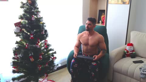 Andrew online show from December 2024 04:53:02 PM