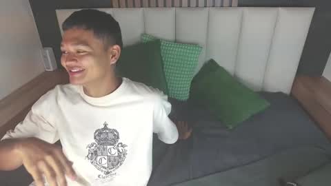 Snapshot of andrewkenoxx_ chatting on February 2026 08:02:01 PM ANDREW KENNOXX online show from February 2026 08:02:01 PM