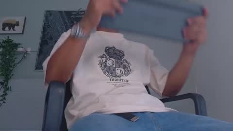 Snapshot of andrewkenoxx_ chatting on February 2026 07:32:02 PM ANDREW KENNOXX online show from February 2026 07:32:02 PM