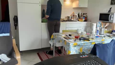 Snapshot of androx77 chatting on April 2026 10:31:02 AM androx77 online show from April 2026 10:31:02 AM