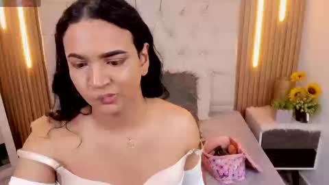 Snapshot of andrys_hot chatting on September 2025 08:32:01 PM Andrys online show from September 2025 08:32:01 PM