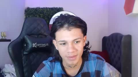 andy_dan1 online show from January 2025 01:31:01 PM