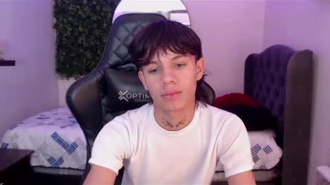 andy_dan1 online show from March 2025 01:35:02 PM