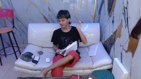 andy_dan1 online show from April 2026 08:22:02 PM