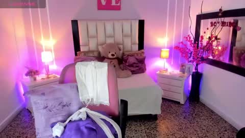 Andrea online show from November 2025 01:11:01 PM