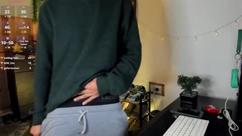 andy_guez_11 online show from January 2025 01:15:01 PM