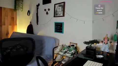 andy_guez_11 online show from February 2025 02:26:02 PM