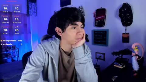 andy_guez_11 online show from February 2025 01:17:02 PM