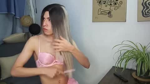 Snapshot of andy_vander chatting on November 2025 11:47:02 PM Andy van der Rose online show from November 2025 11:47:02 PM