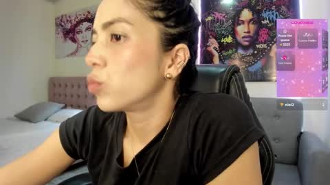 Andrea online show from November 2025 09:02:01 PM