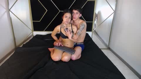 Snapshot of andyliveandsofi chatting on December 2025 01:05:01 PM AndyliveandSofi online show from December 2025 01:05:01 PM