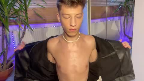 Snapshot of andytwinkkk chatting on January 2025 12:30:01 PM AndyTwinkkk online show from January 2025 12:30:01 PM