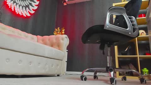 Anne online show from February 2025 09:48:01 PM