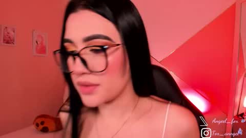 Snapshot of angeel_fox chatting on December 2025 01:07:01 PM Angel online show from December 2025 01:07:01 PM