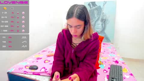 Snapshot of angel_blondie_ chatting on December 2024 03:47:02 AM Anglica online show from December 2024 03:47:02 AM