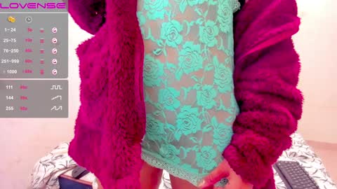 Snapshot of angel_blondie_ chatting on January 2025 07:46:02 AM Anglica online show from January 2025 07:46:02 AM