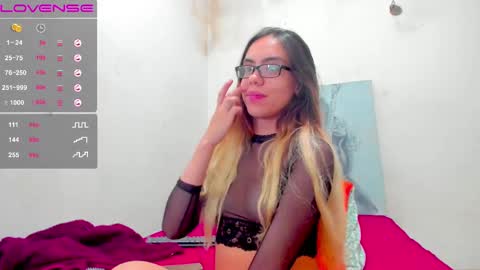 Snapshot of angel_blondie_ chatting on February 2025 07:45:02 AM Anglica online show from February 2025 07:45:02 AM